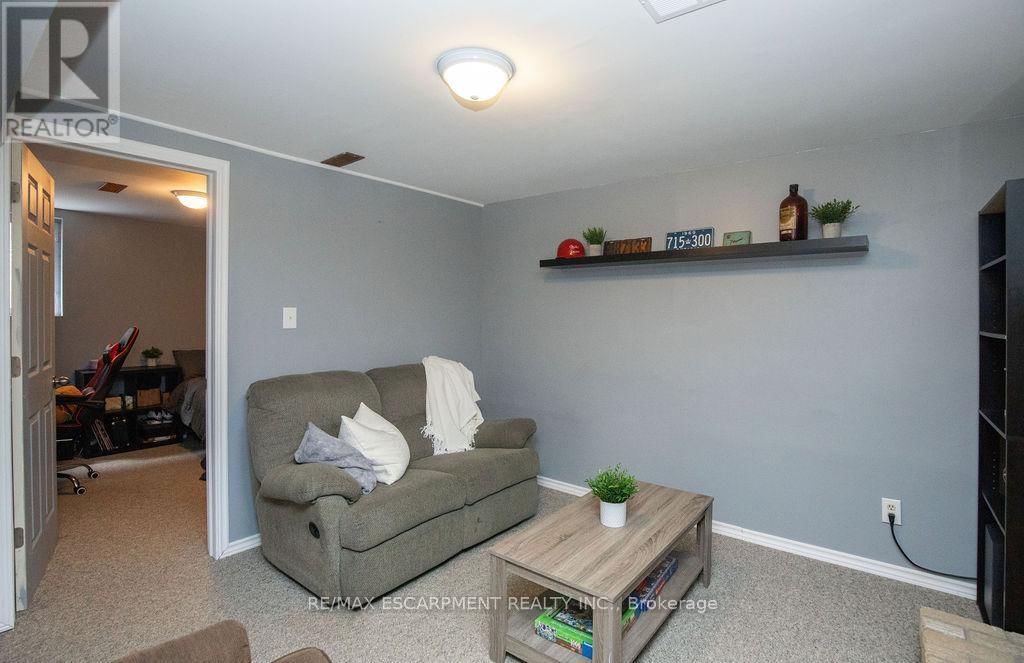 54 MERRITT CRESCENT Image 44