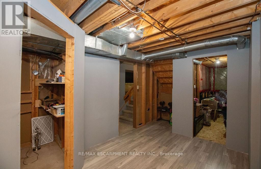 54 MERRITT CRESCENT Image 45