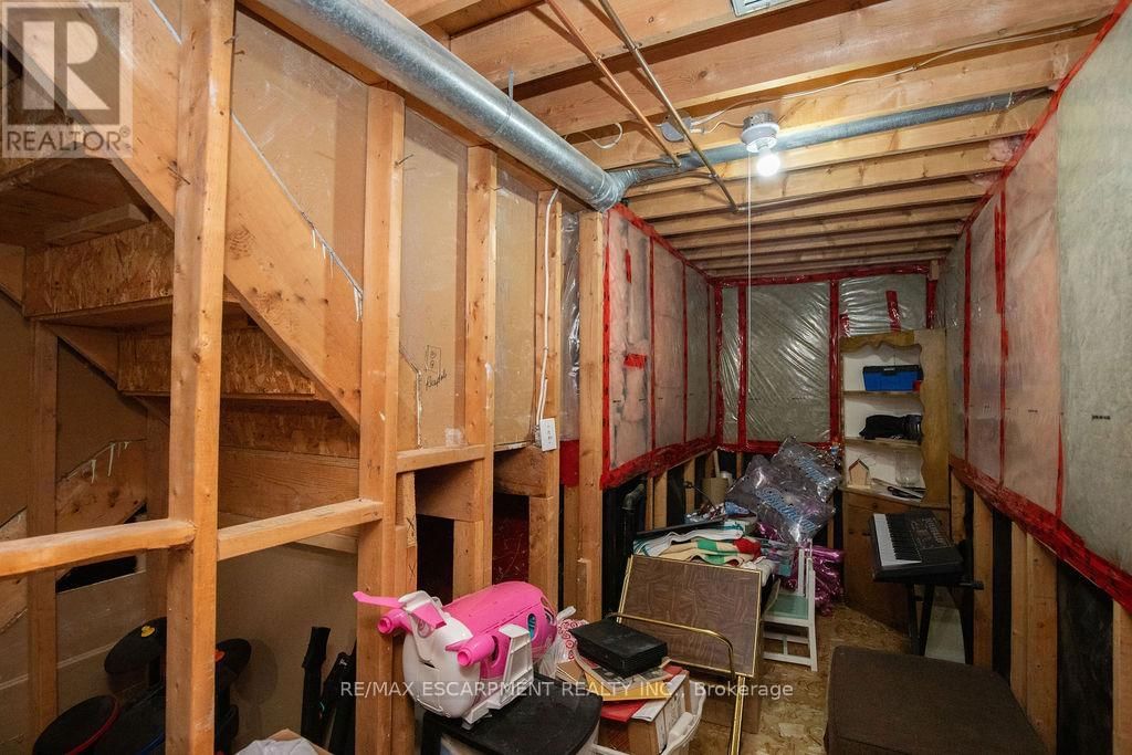 54 MERRITT CRESCENT Image 46
