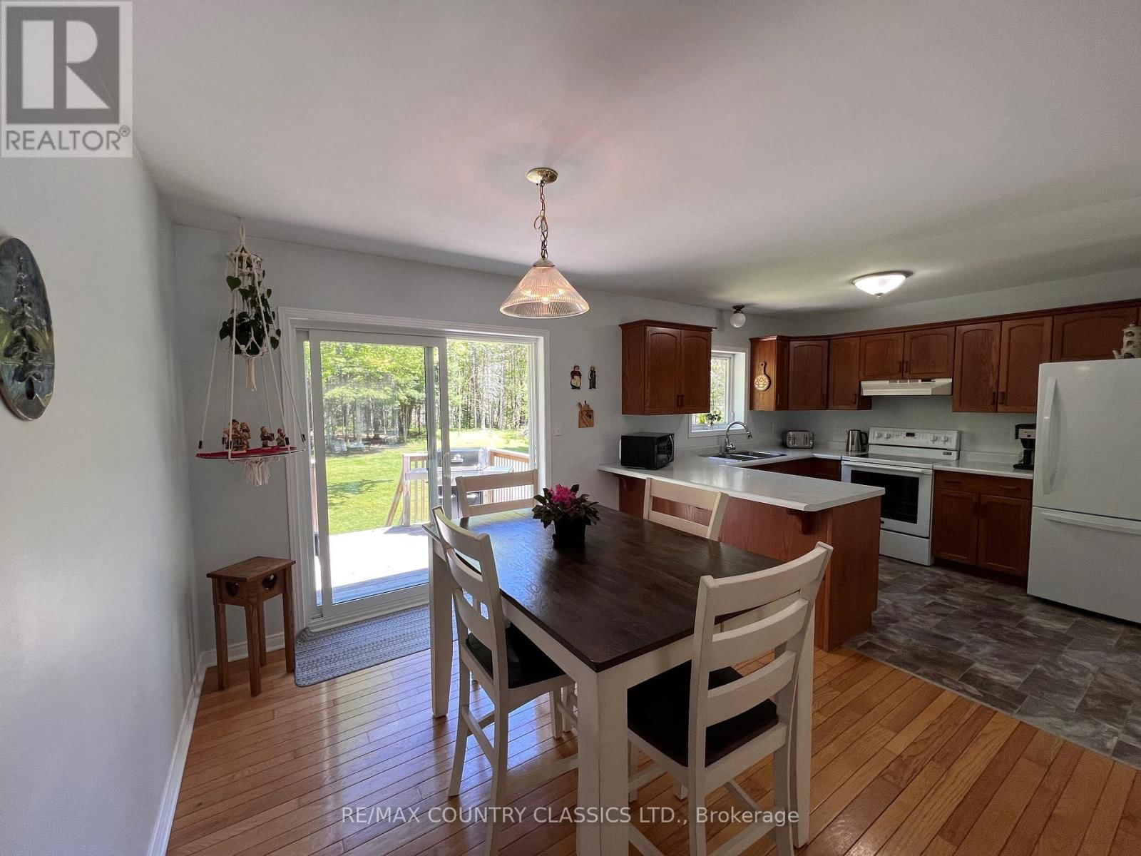 1374 ROCHEFORT ROAD Image 12