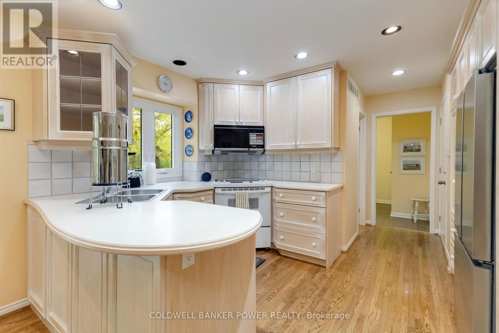 41 HAMPTON CRESCENT Image 17