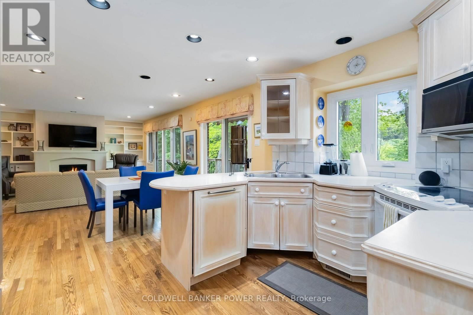41 HAMPTON CRESCENT Image 18