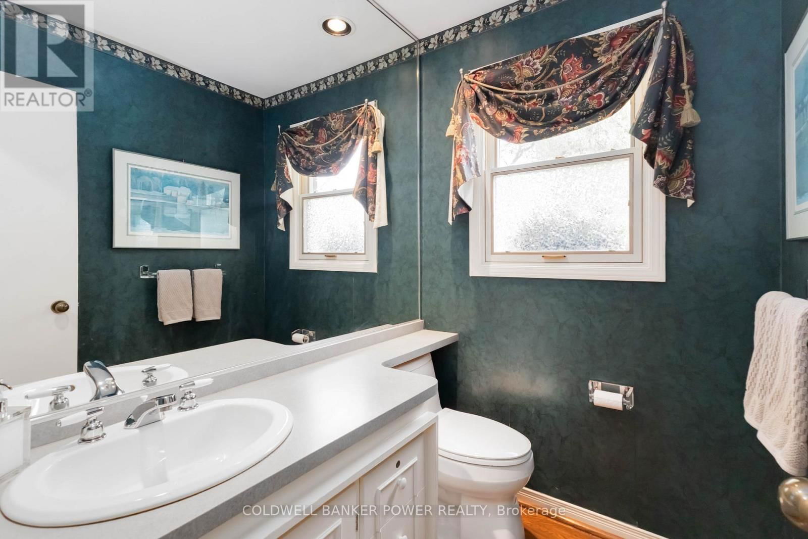41 HAMPTON CRESCENT Image 22