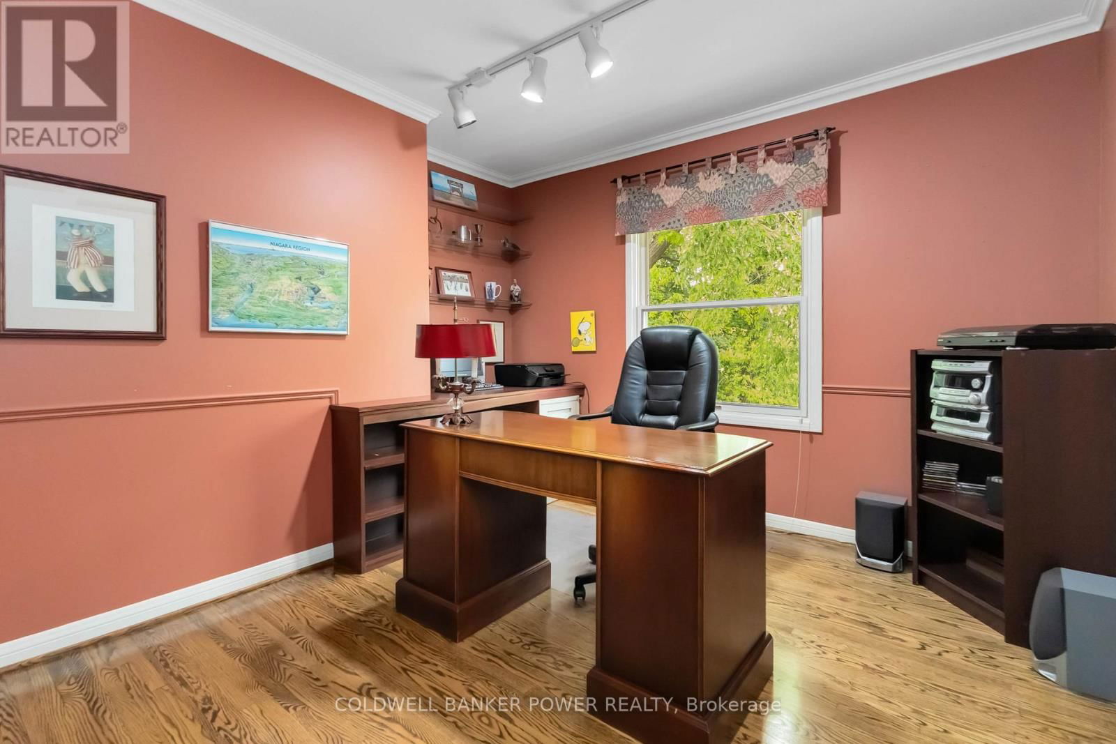 41 HAMPTON CRESCENT Image 33