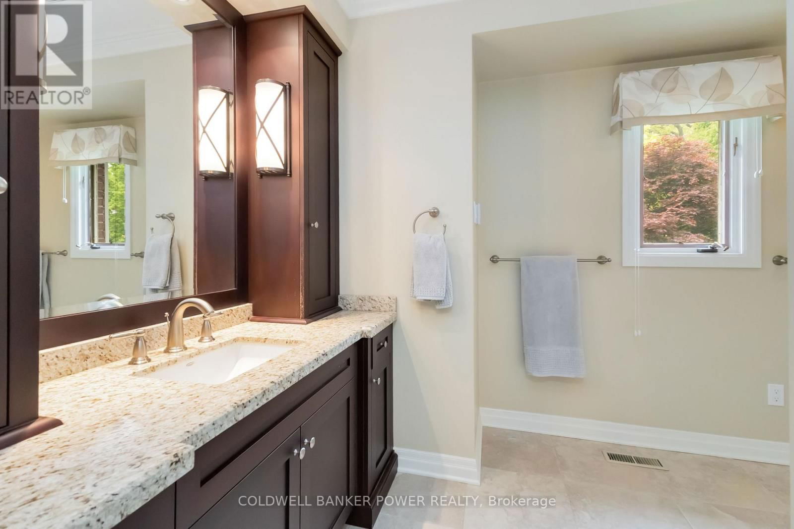 41 HAMPTON CRESCENT Image 34