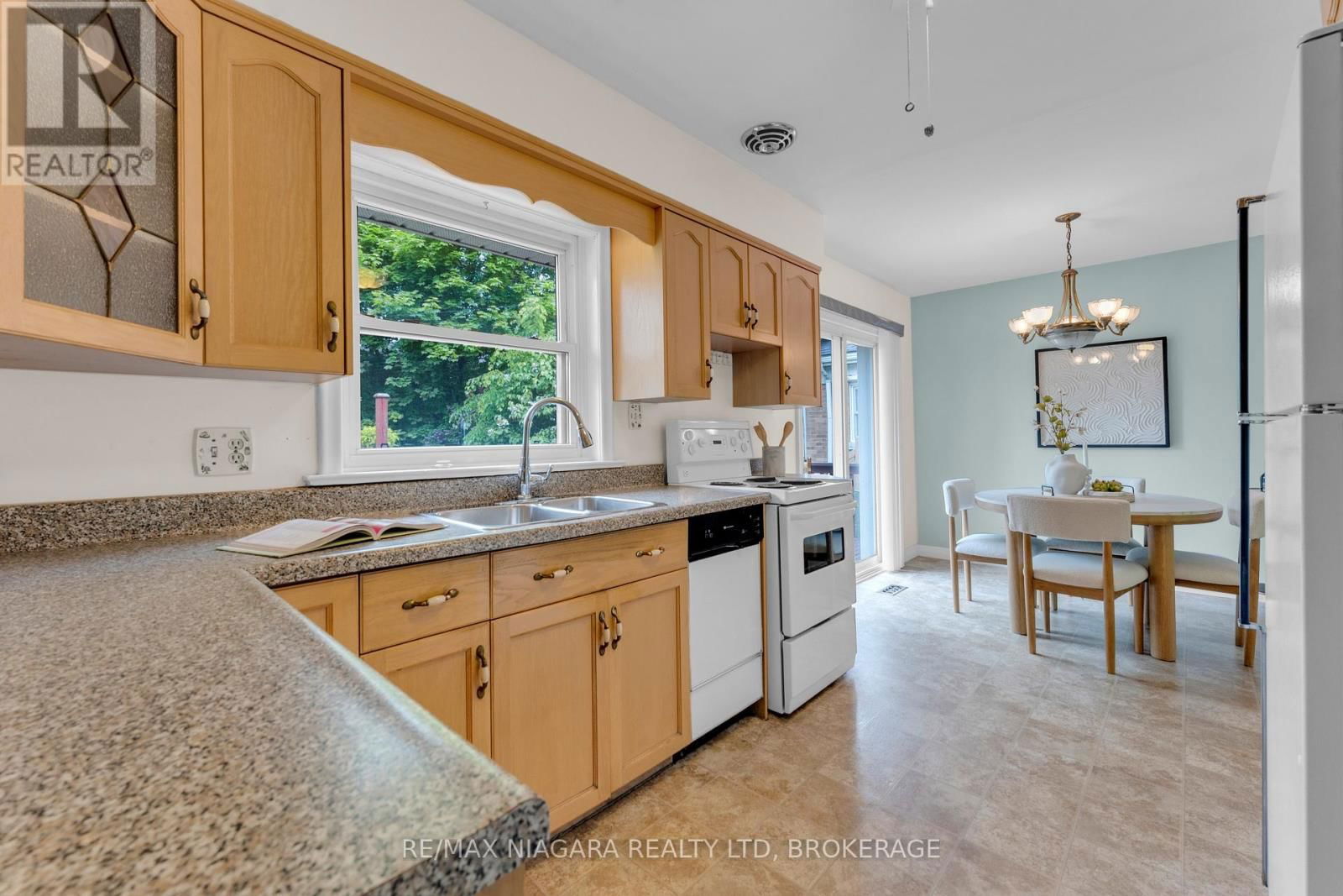 1017 BRUCEDALE AVENUE EAST Image 12