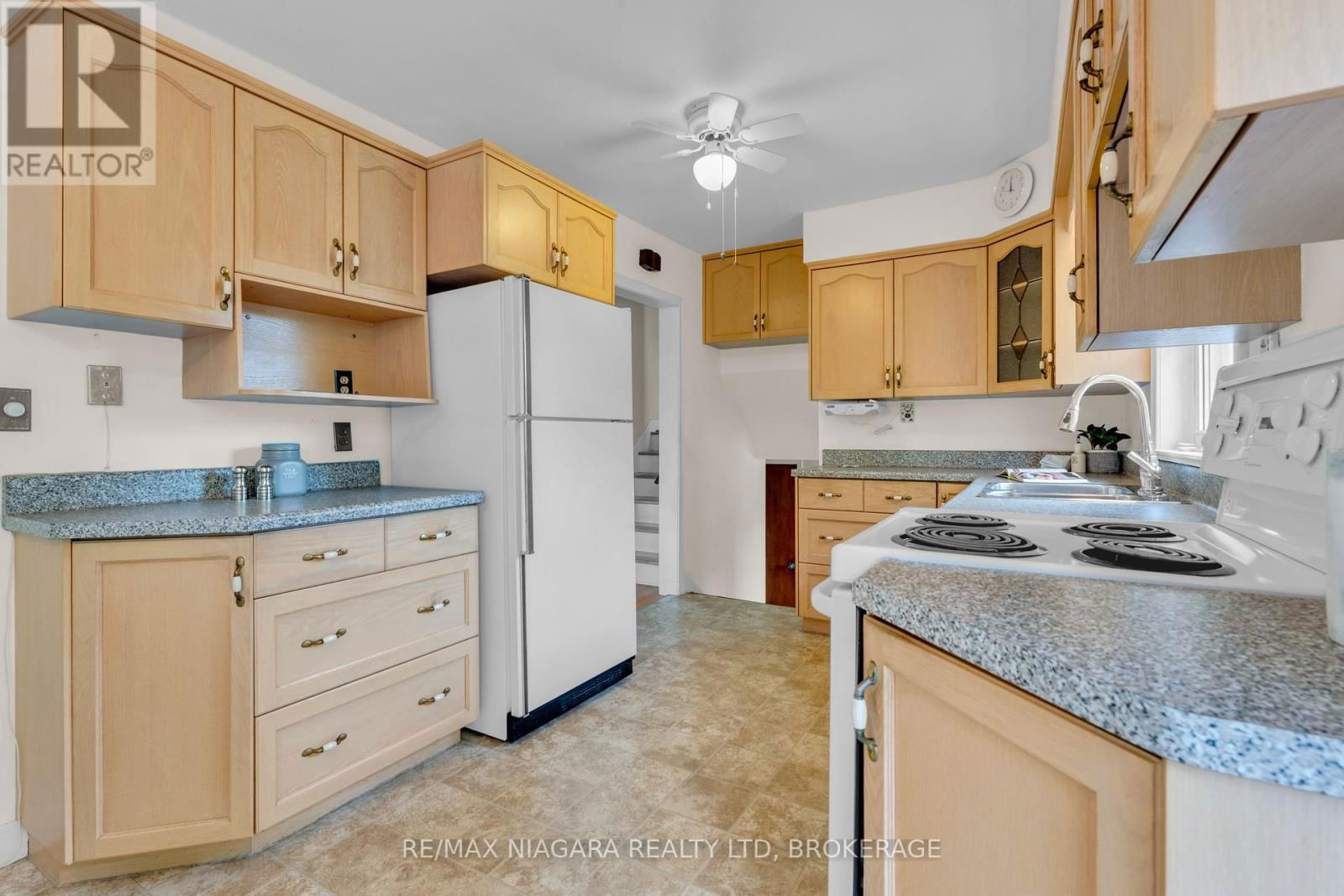 1017 BRUCEDALE AVENUE EAST Image 14