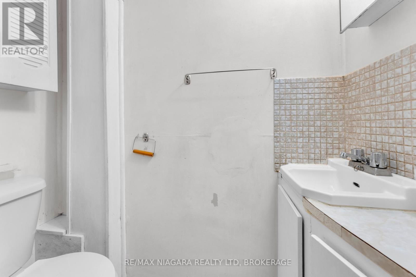 1017 BRUCEDALE AVENUE EAST Image 31