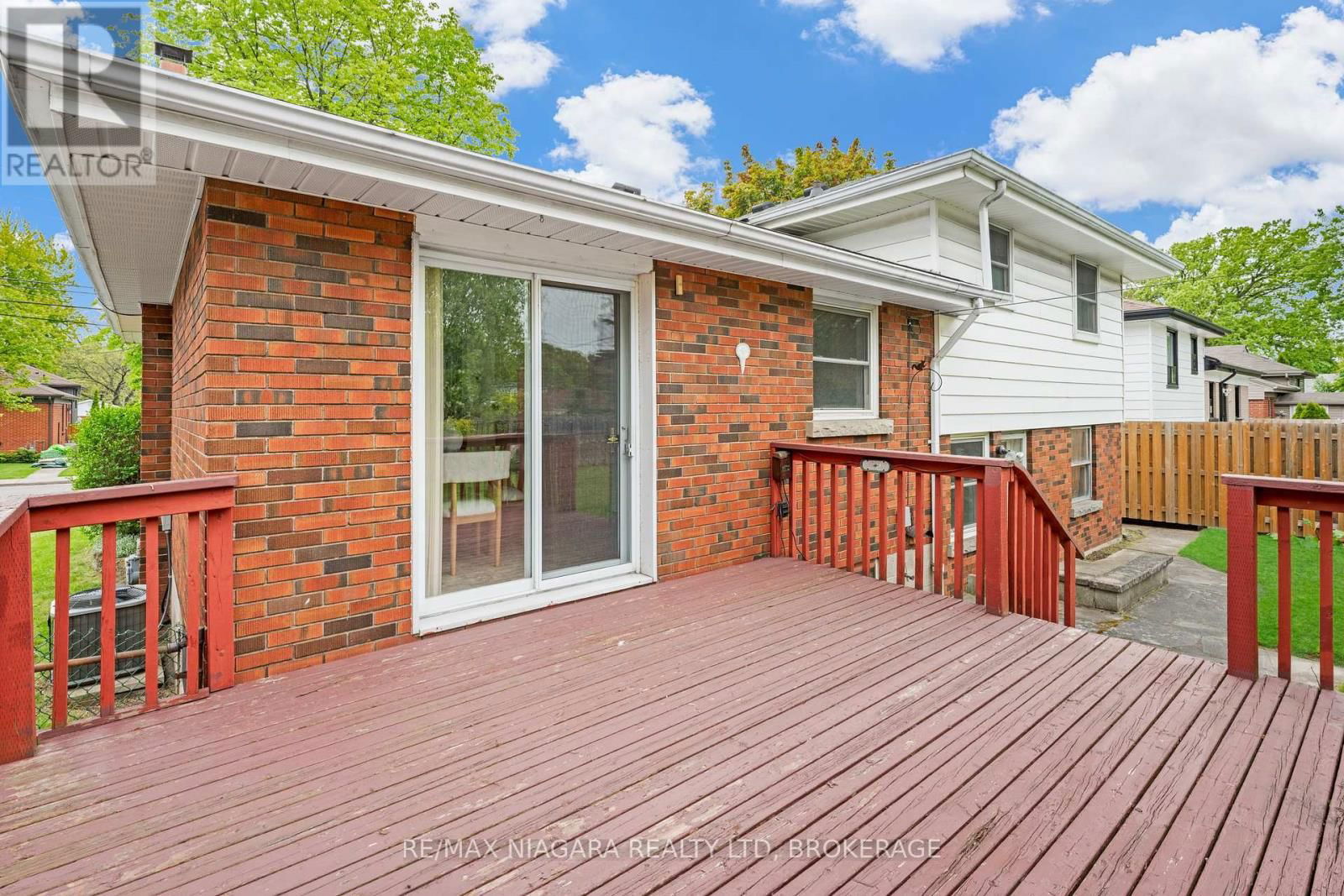 1017 BRUCEDALE AVENUE EAST Image 34