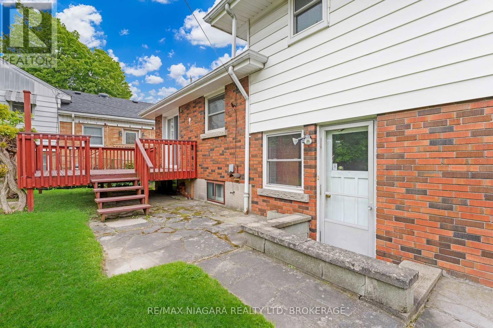 1017 BRUCEDALE AVENUE EAST Image 35