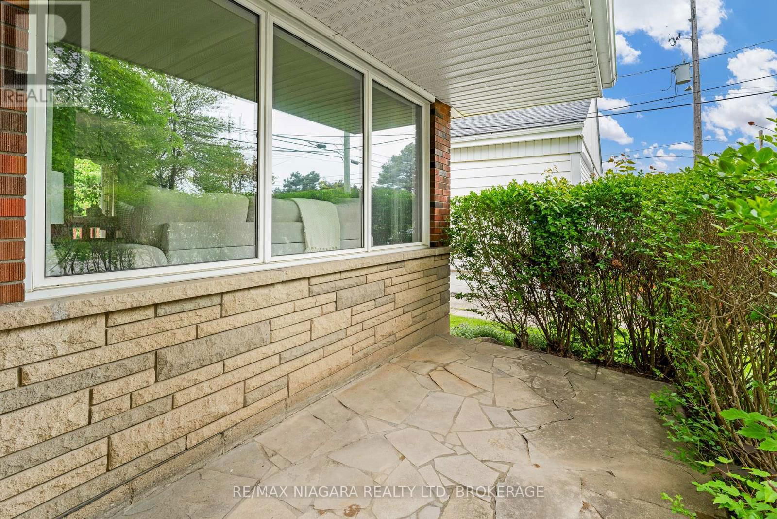 1017 BRUCEDALE AVENUE EAST Image 4
