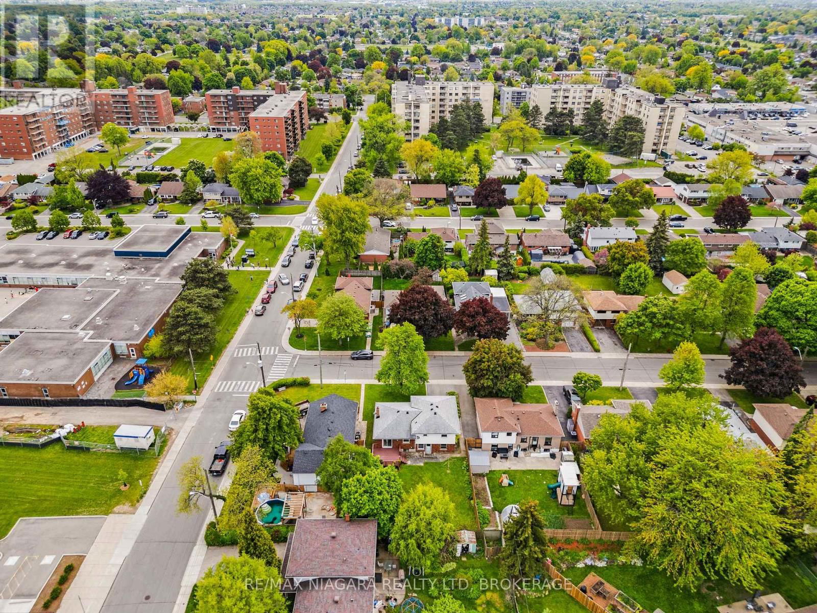 1017 BRUCEDALE AVENUE EAST Image 45