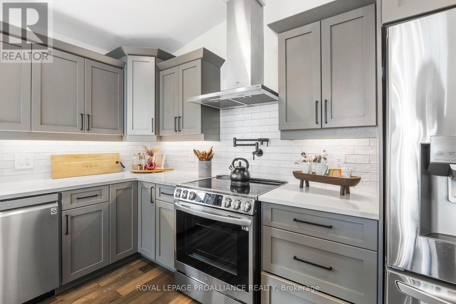 24 CARDINAL COURT Image 16