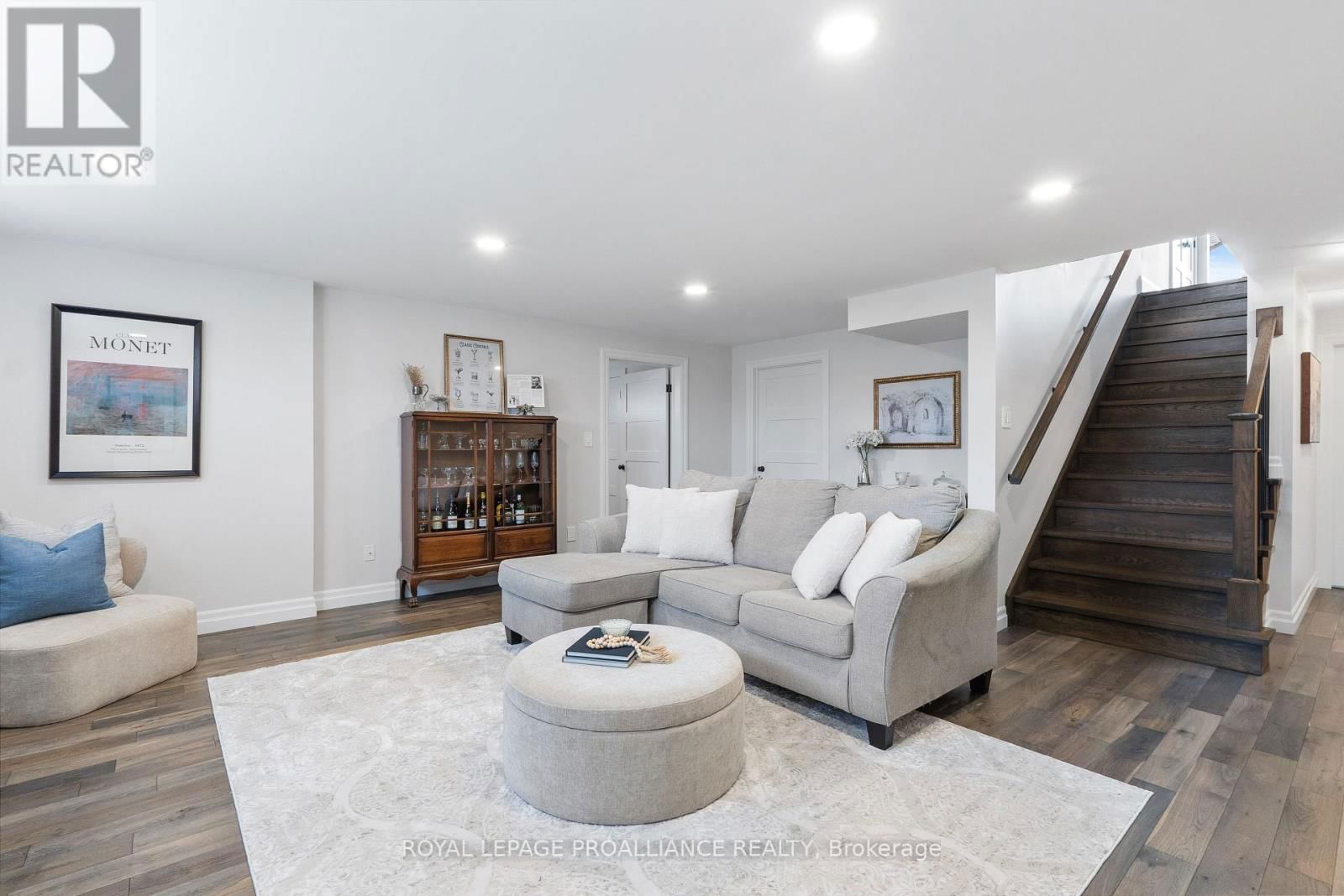 24 CARDINAL COURT Image 34