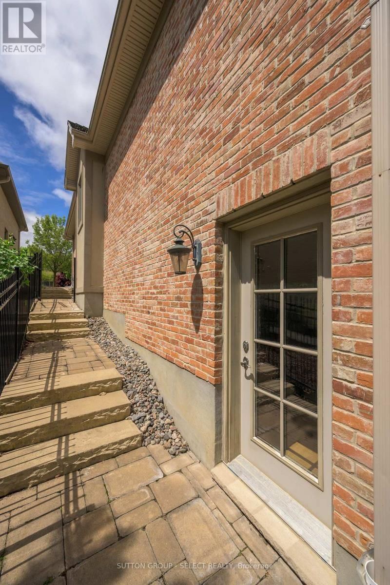 613 EAGLETRACE DRIVE Image 44