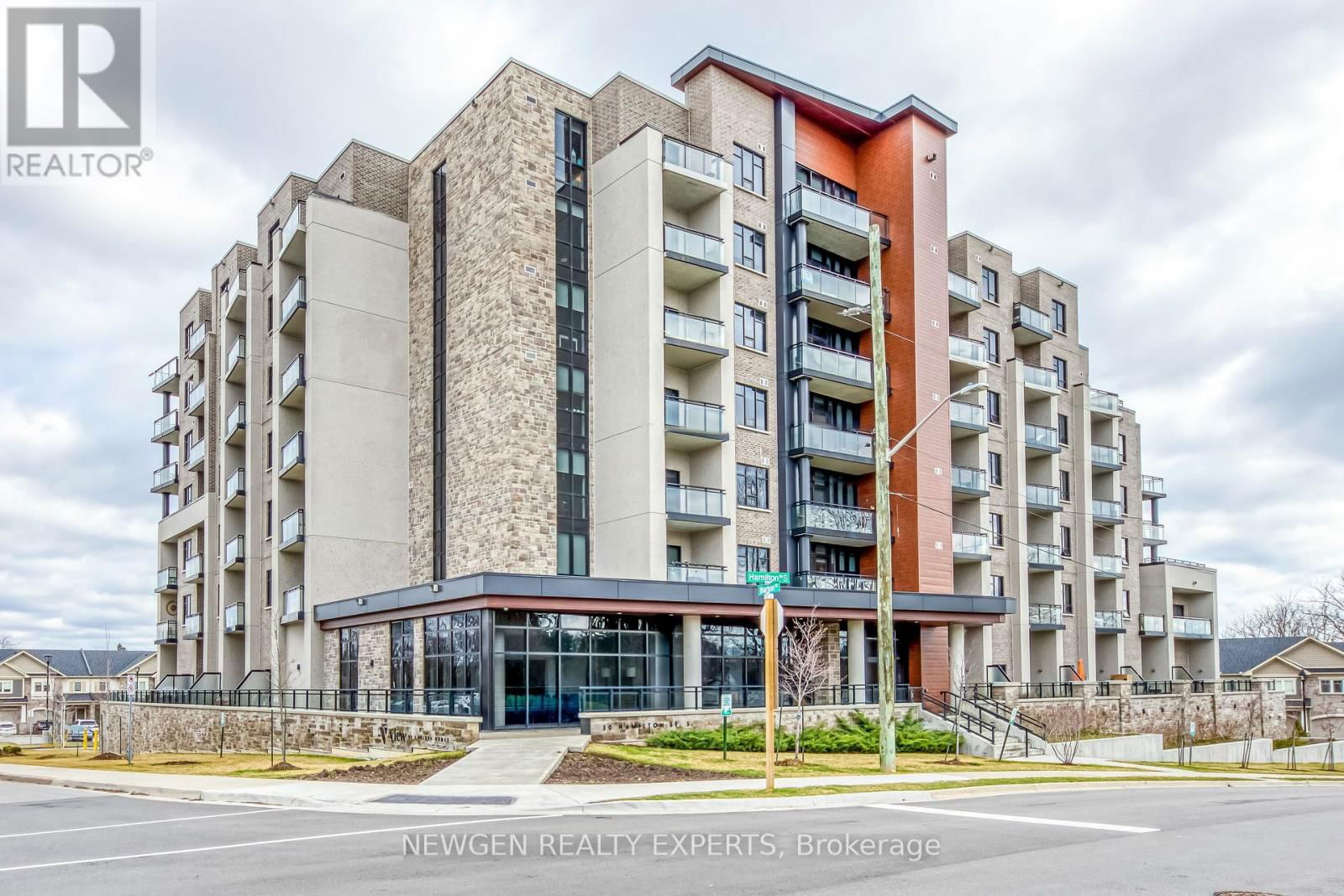 302 - 30 HAMILTON STREET Image 1