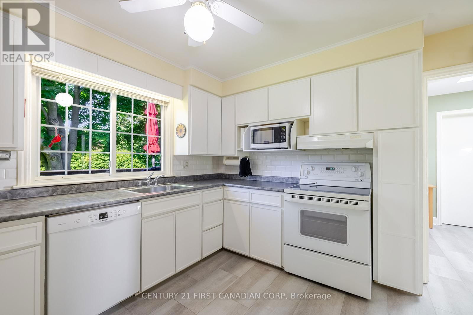 226 MARGARET STREET Image 15