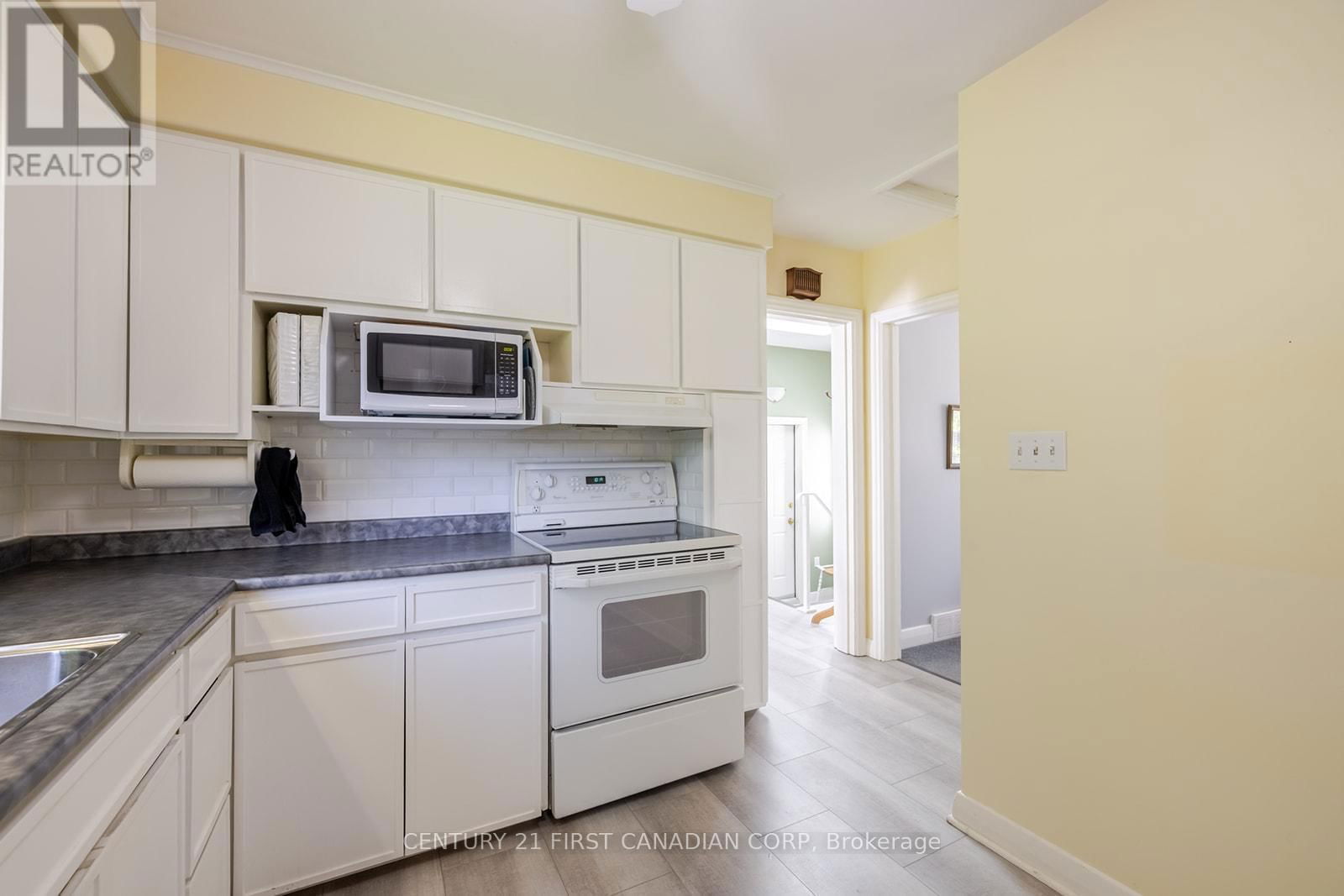 226 MARGARET STREET Image 16