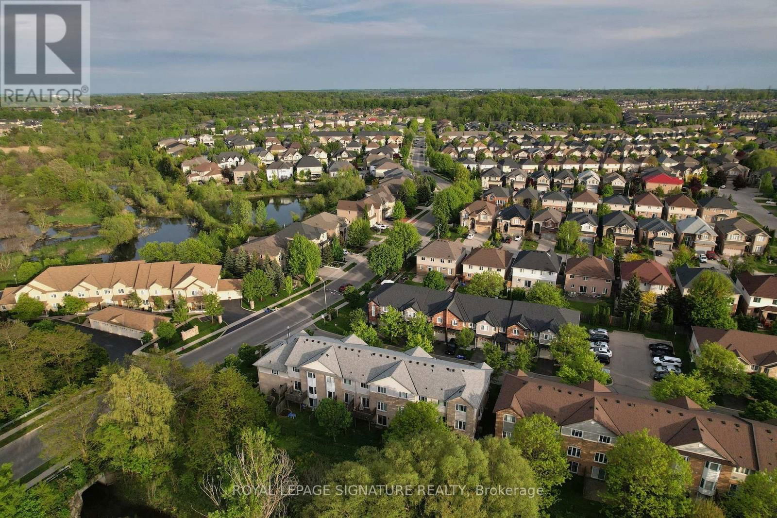 48 - 60 CLOVERLEAF DRIVE Image 1