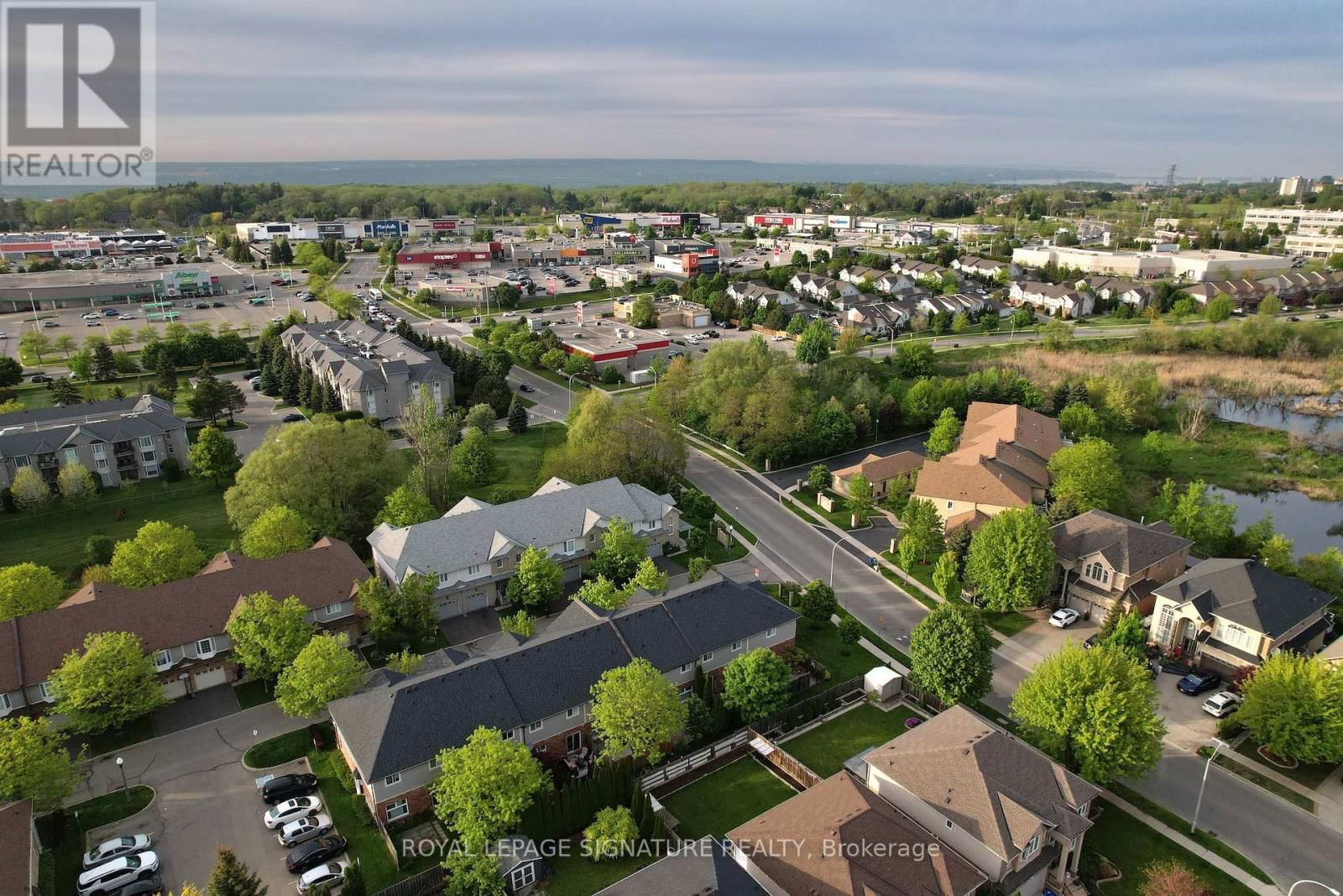 48 - 60 CLOVERLEAF DRIVE Image 3