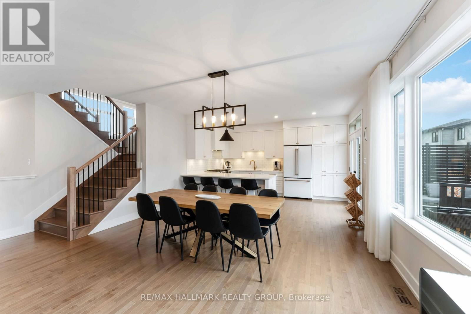732 VENNECY TERRACE Image 10