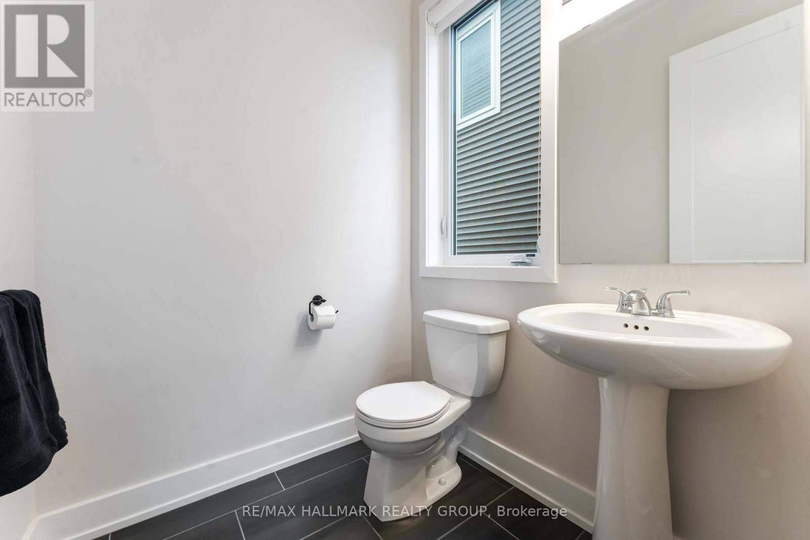 732 VENNECY TERRACE Image 16