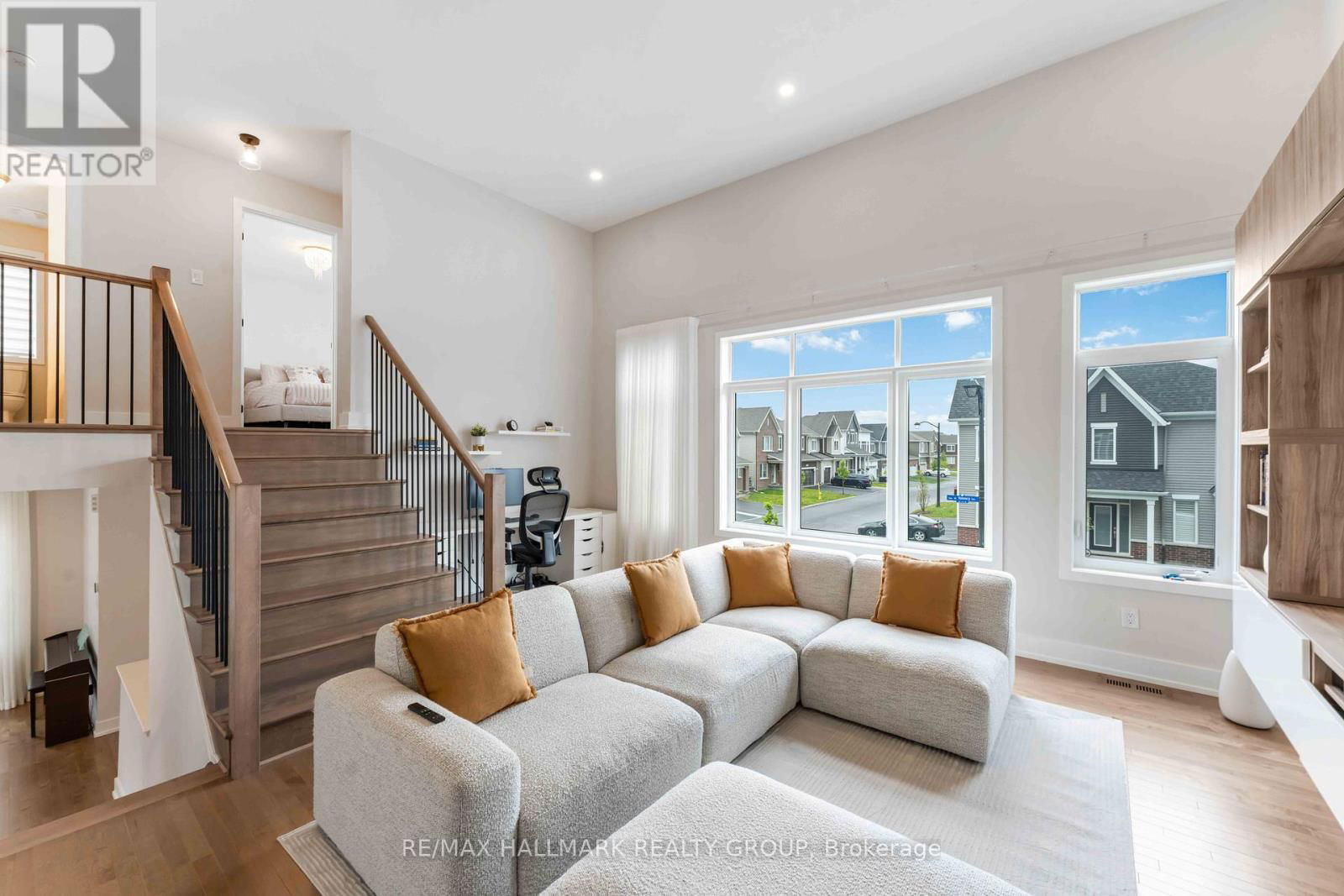 732 VENNECY TERRACE Image 18