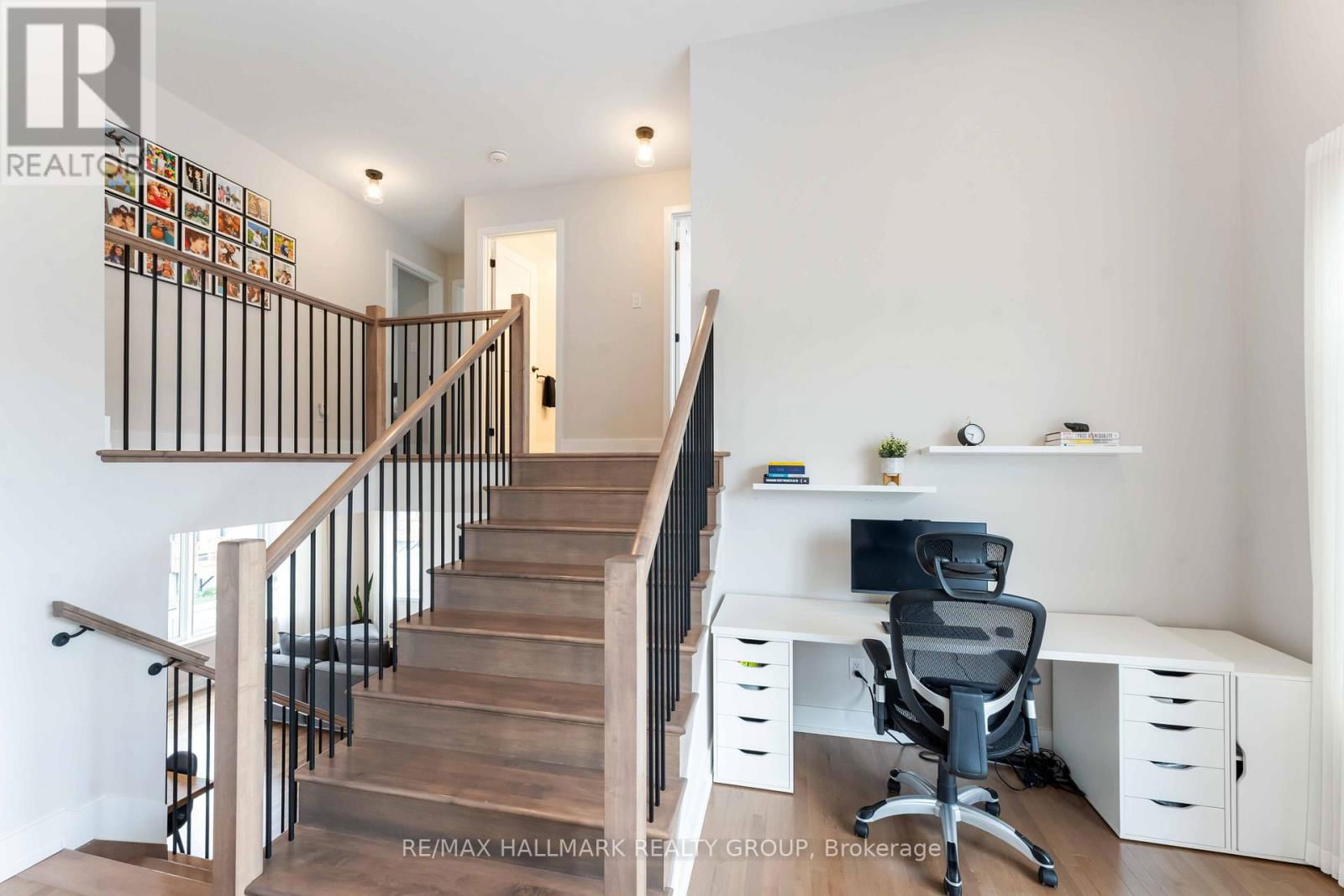 732 VENNECY TERRACE Image 21