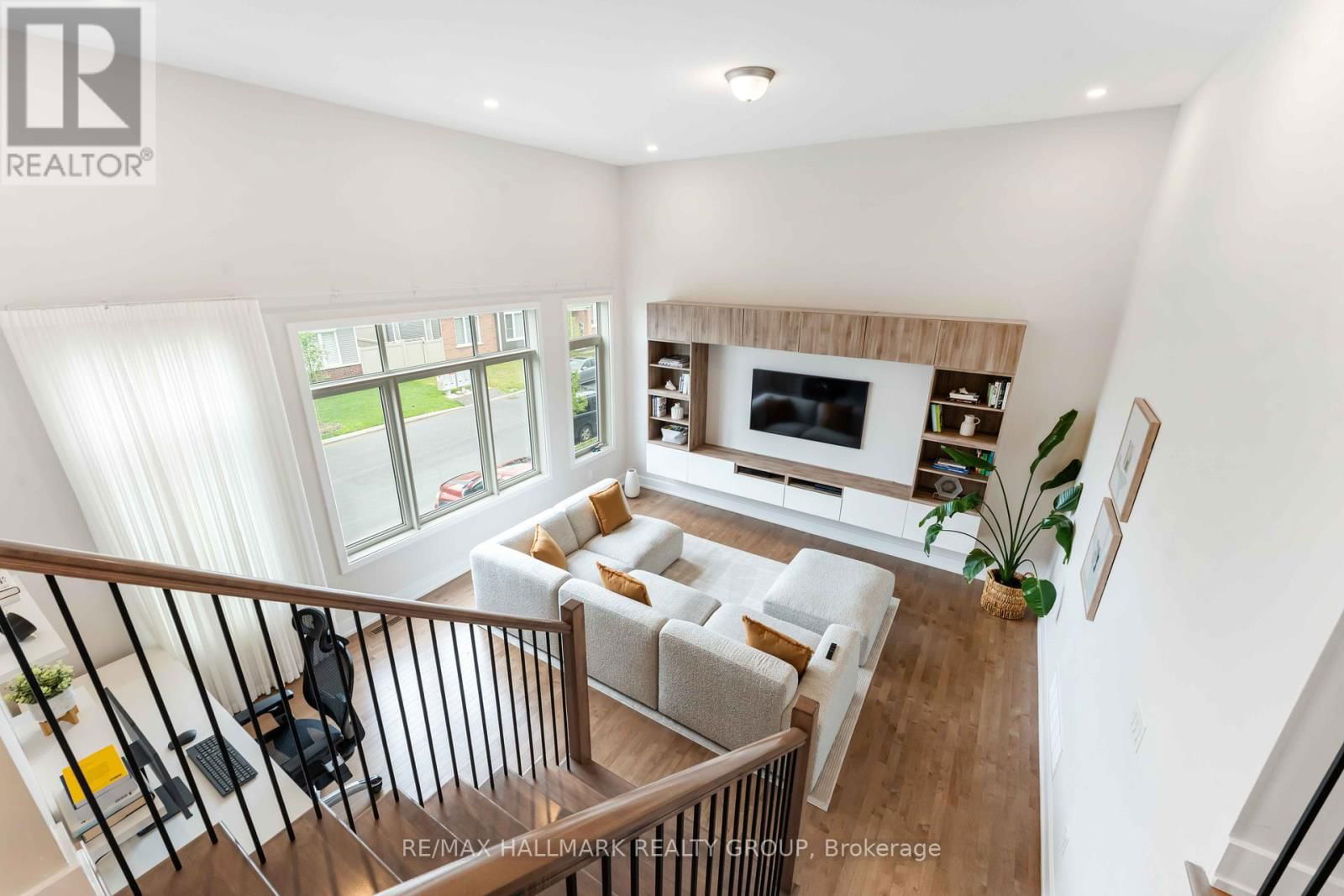 732 VENNECY TERRACE Image 22