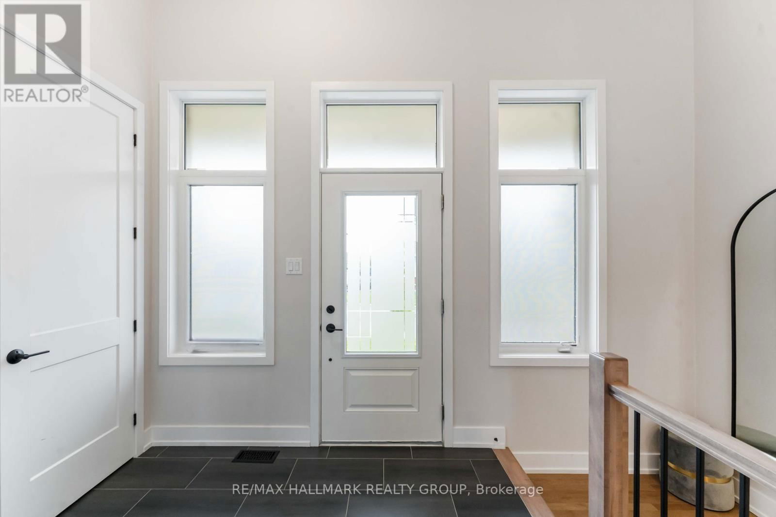 732 VENNECY TERRACE Image 3