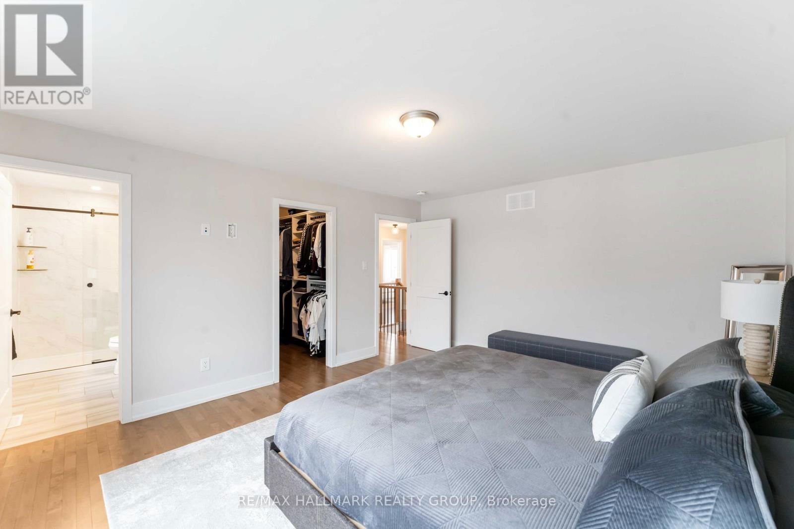 732 VENNECY TERRACE Image 34