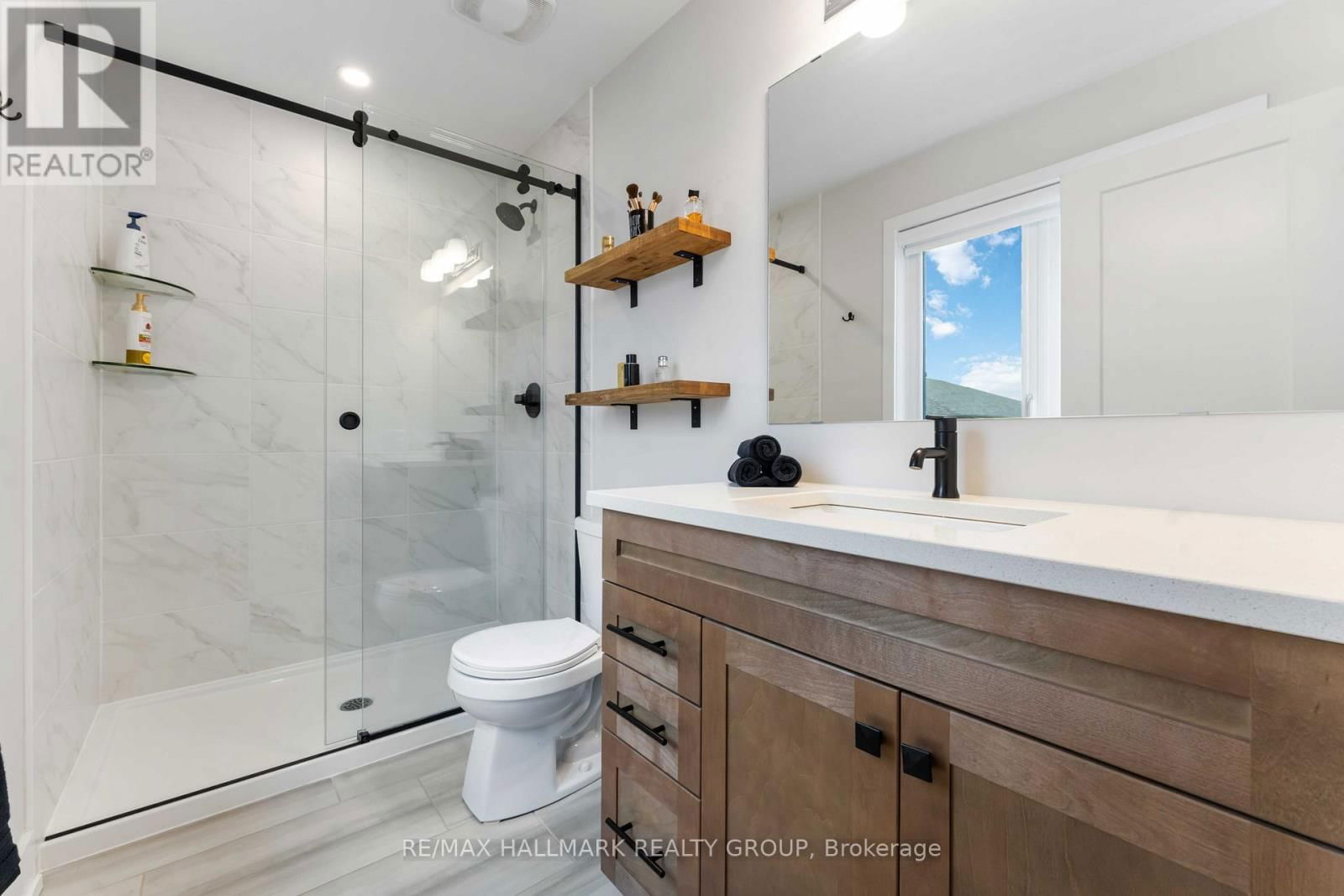 732 VENNECY TERRACE Image 35