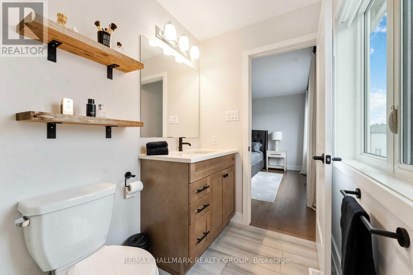732 VENNECY TERRACE Image 36