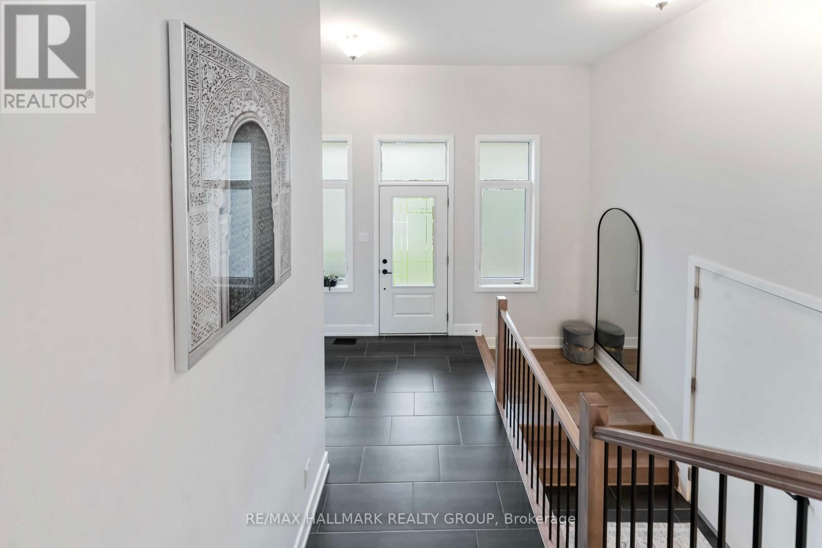 732 VENNECY TERRACE Image 4