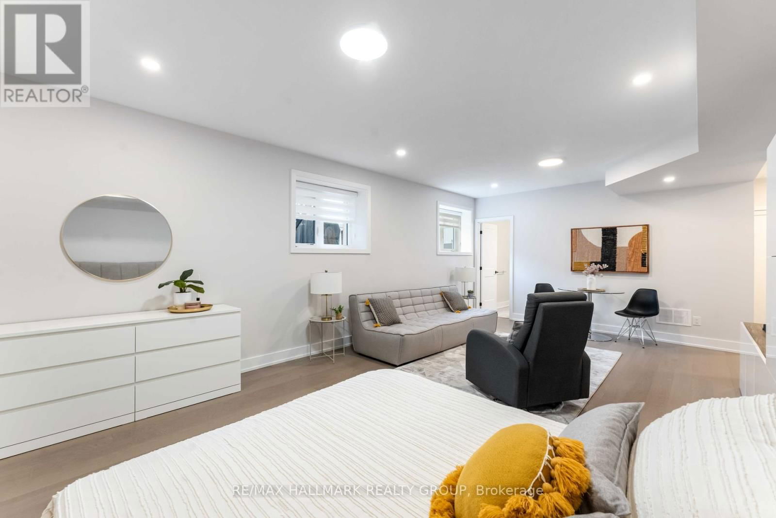 732 VENNECY TERRACE Image 43