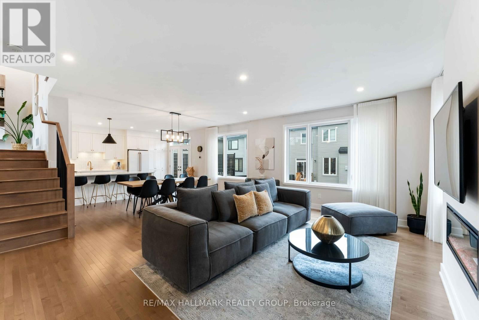 732 VENNECY TERRACE Image 6