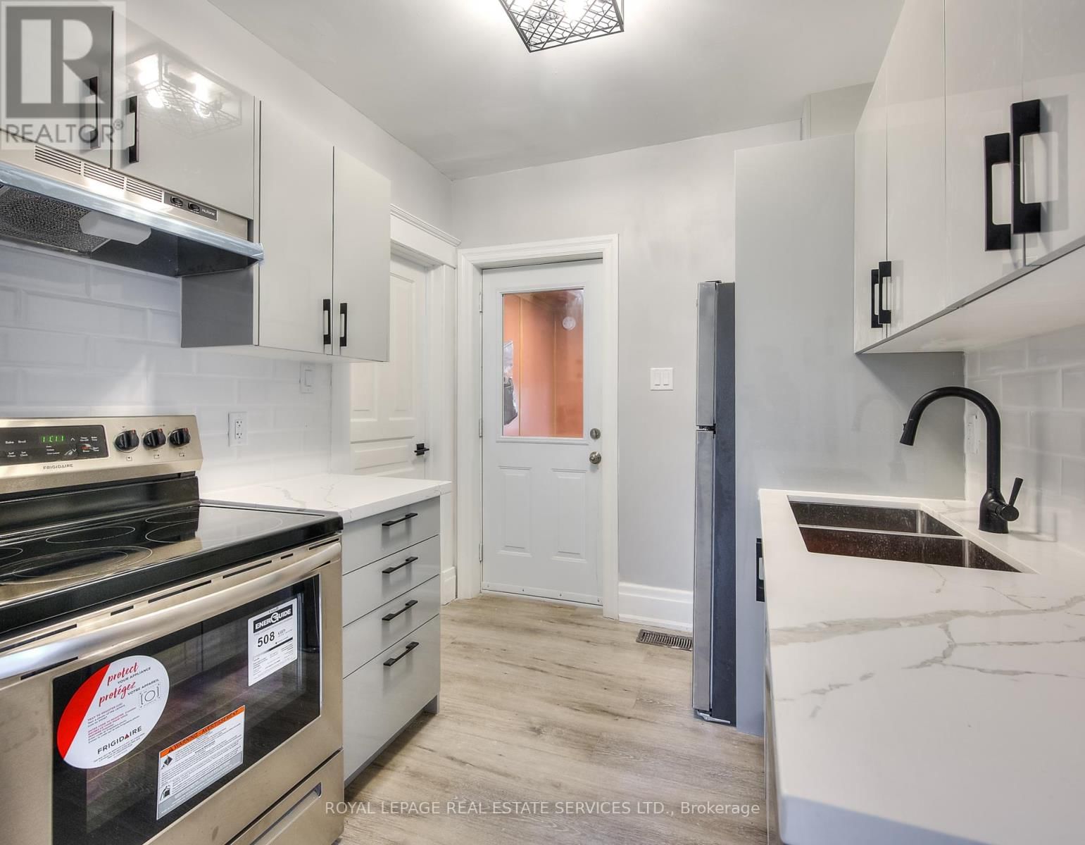 19 CLARENCE PLACE Image 17