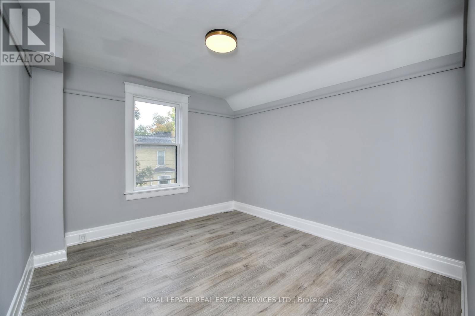 19 CLARENCE PLACE Image 20