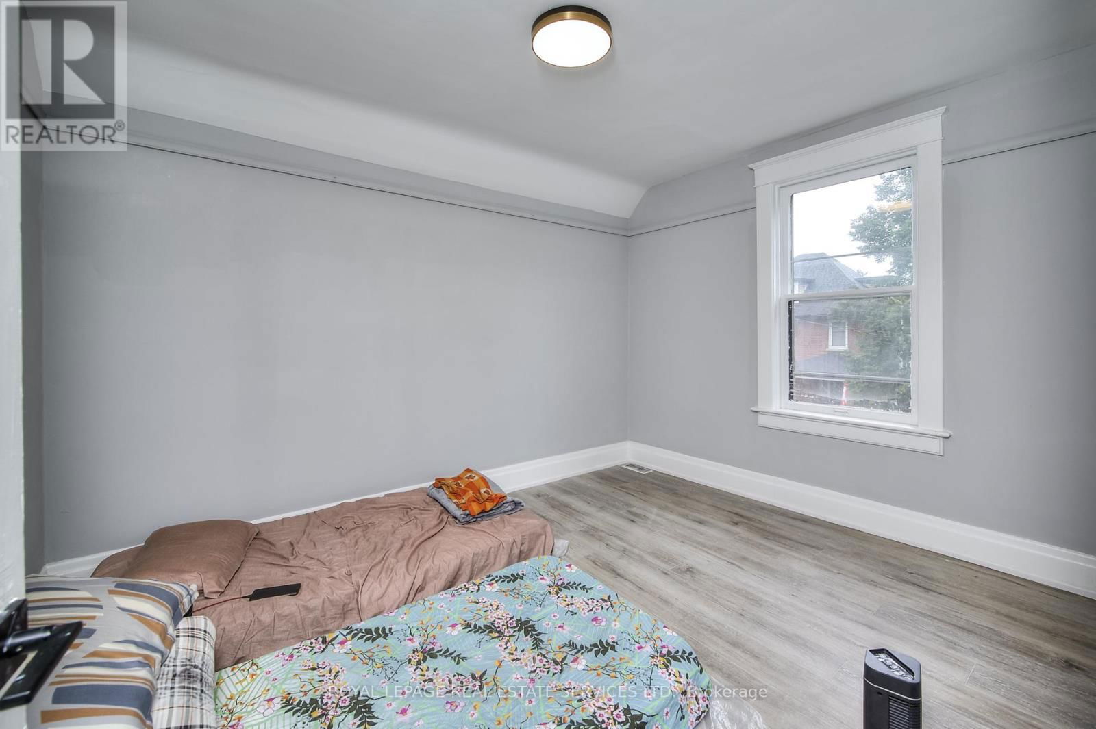 19 CLARENCE PLACE Image 24