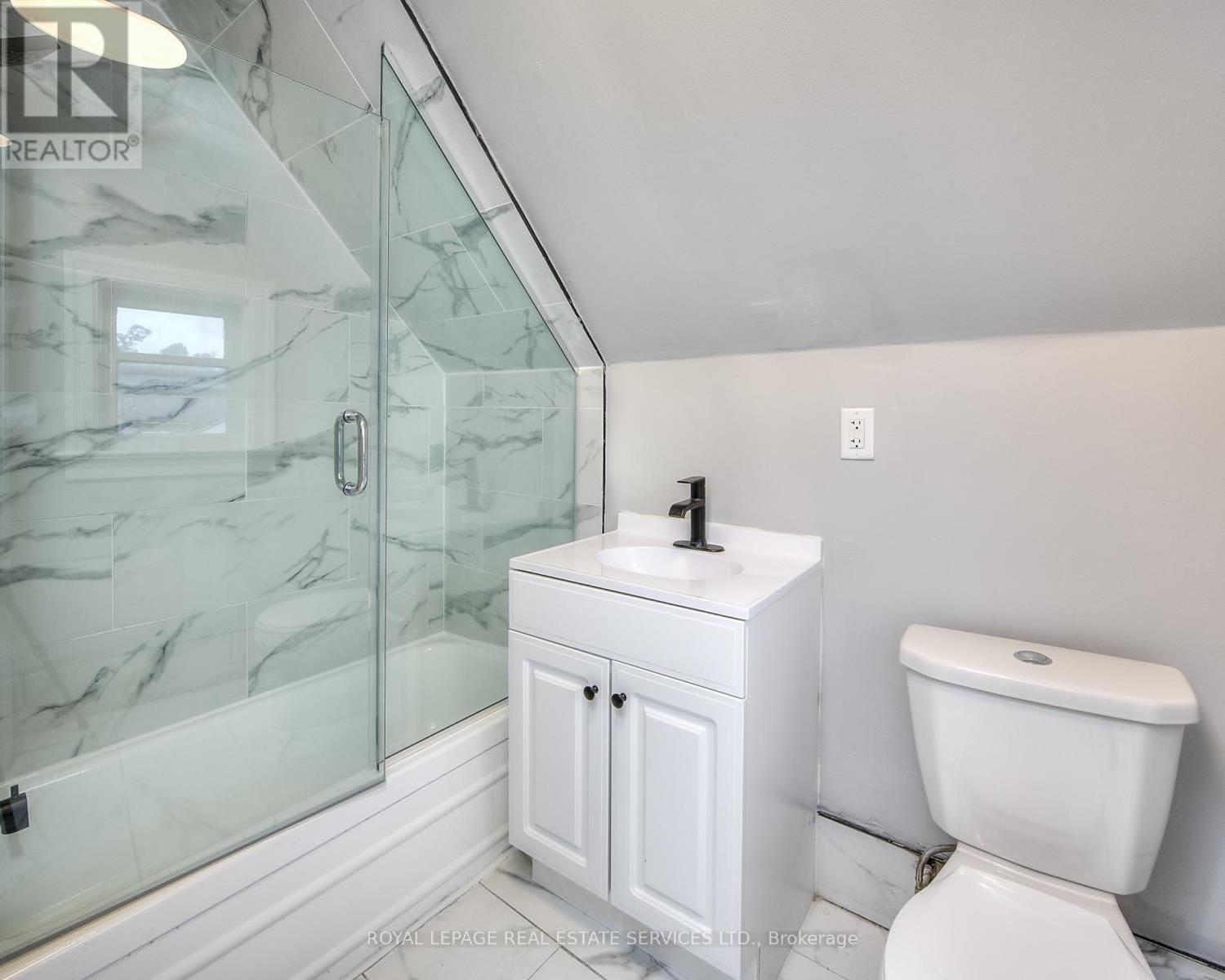 19 CLARENCE PLACE Image 31