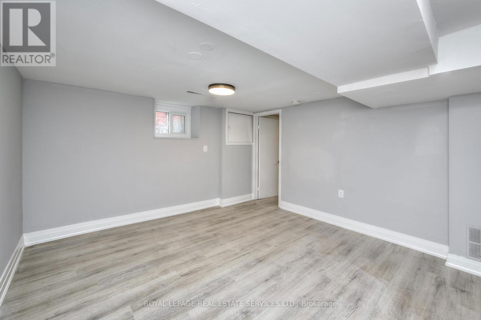 19 CLARENCE PLACE Image 35