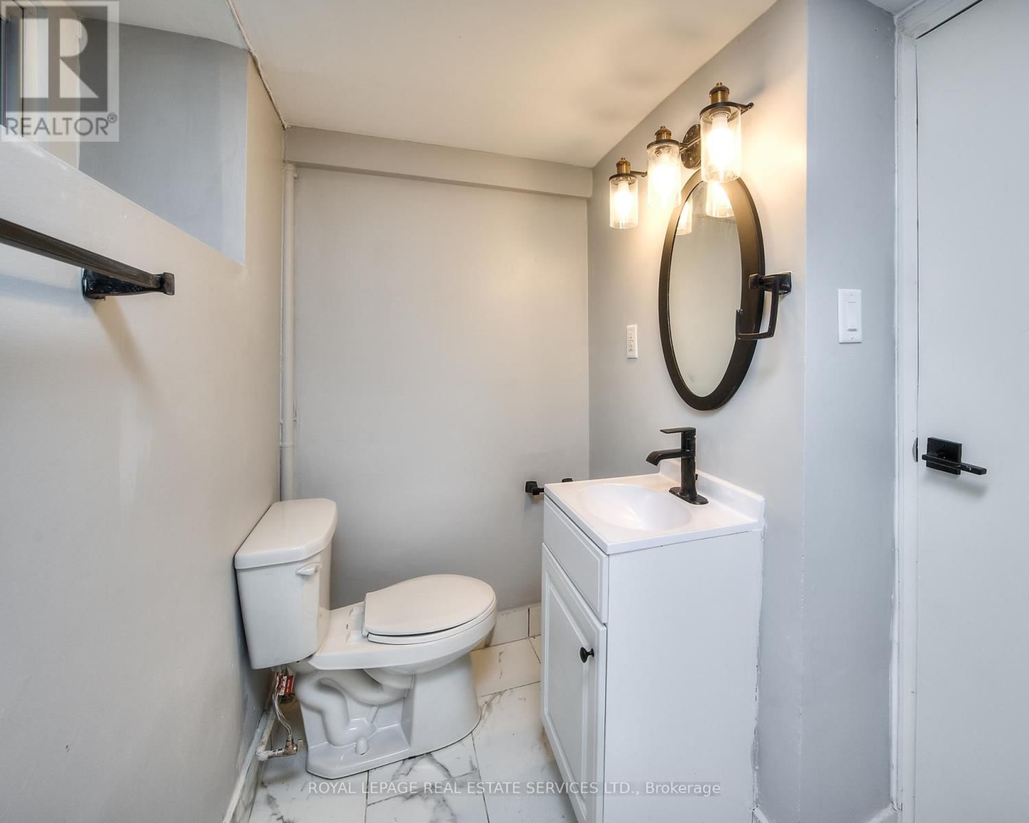 19 CLARENCE PLACE Image 37