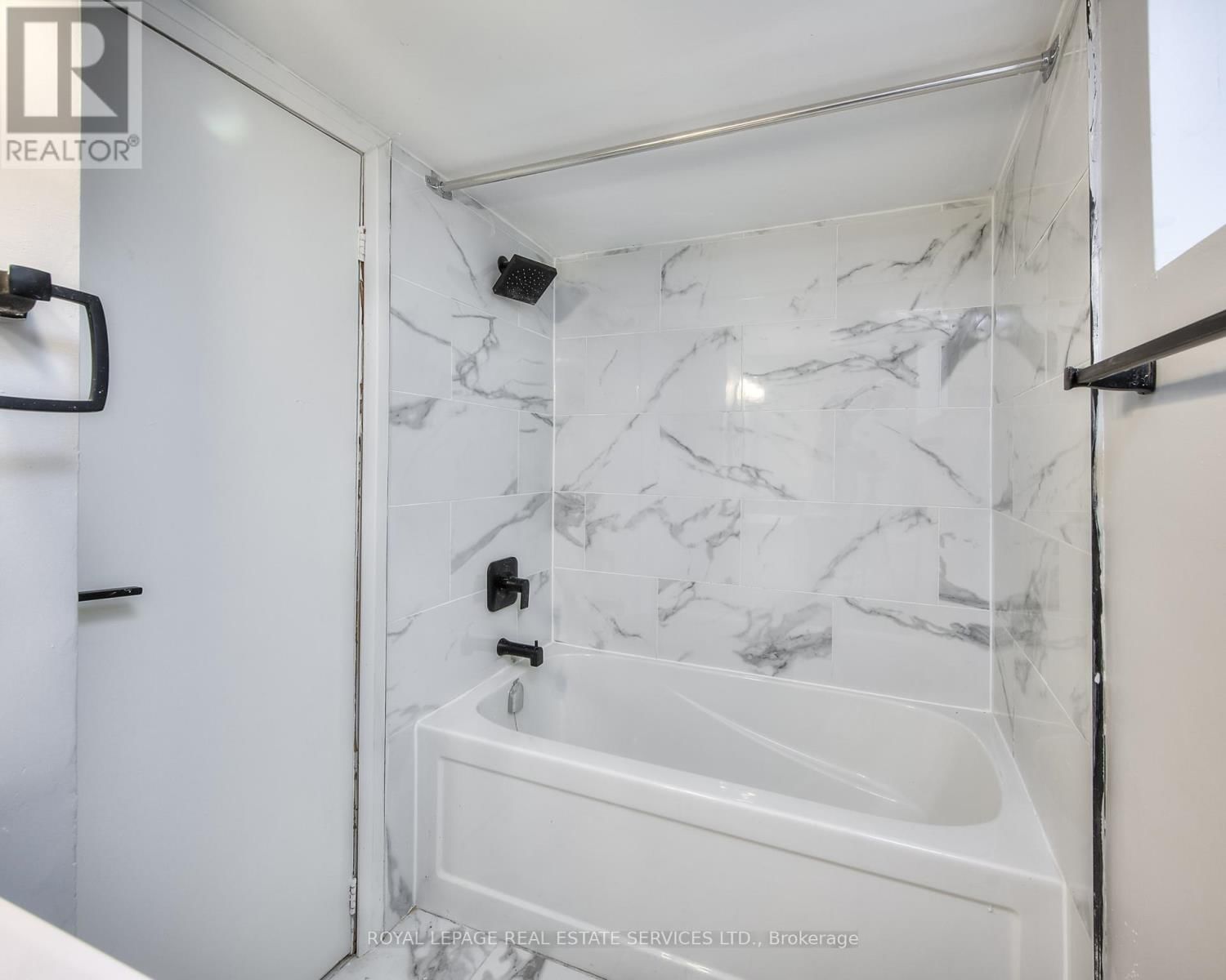 19 CLARENCE PLACE Image 38