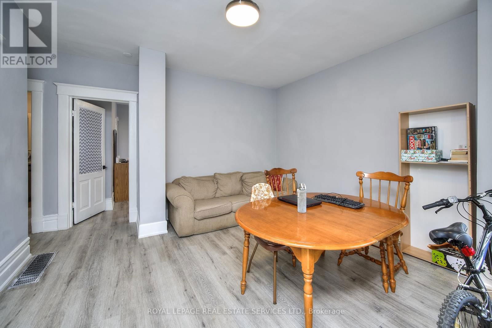 19 CLARENCE PLACE Image 9
