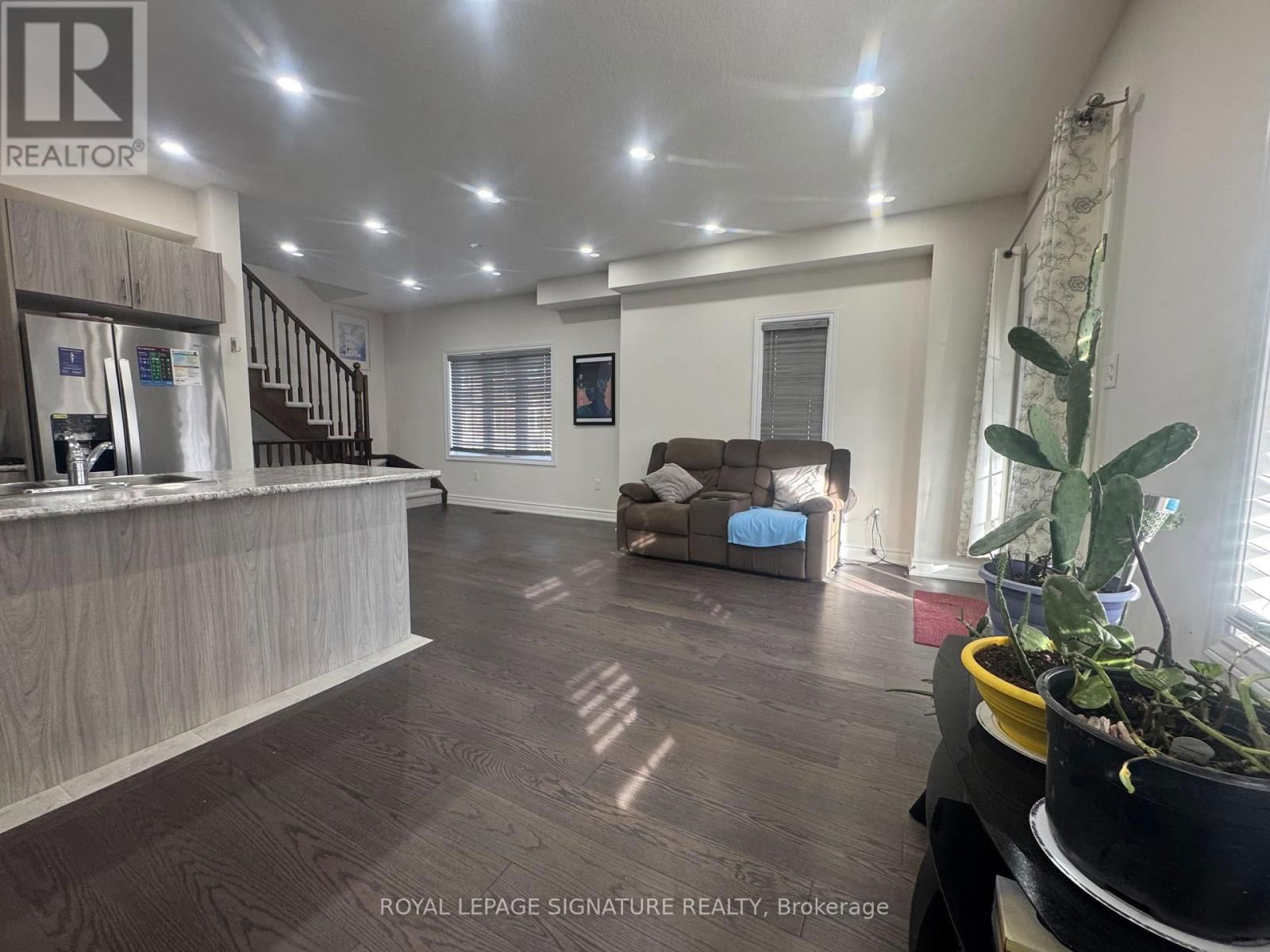 13 - 88 DECORSO DRIVE Image 10
