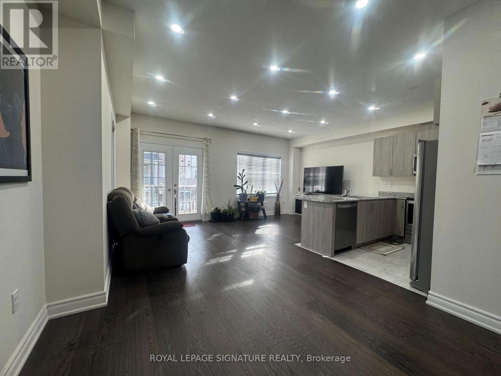13 - 88 DECORSO DRIVE Image 8