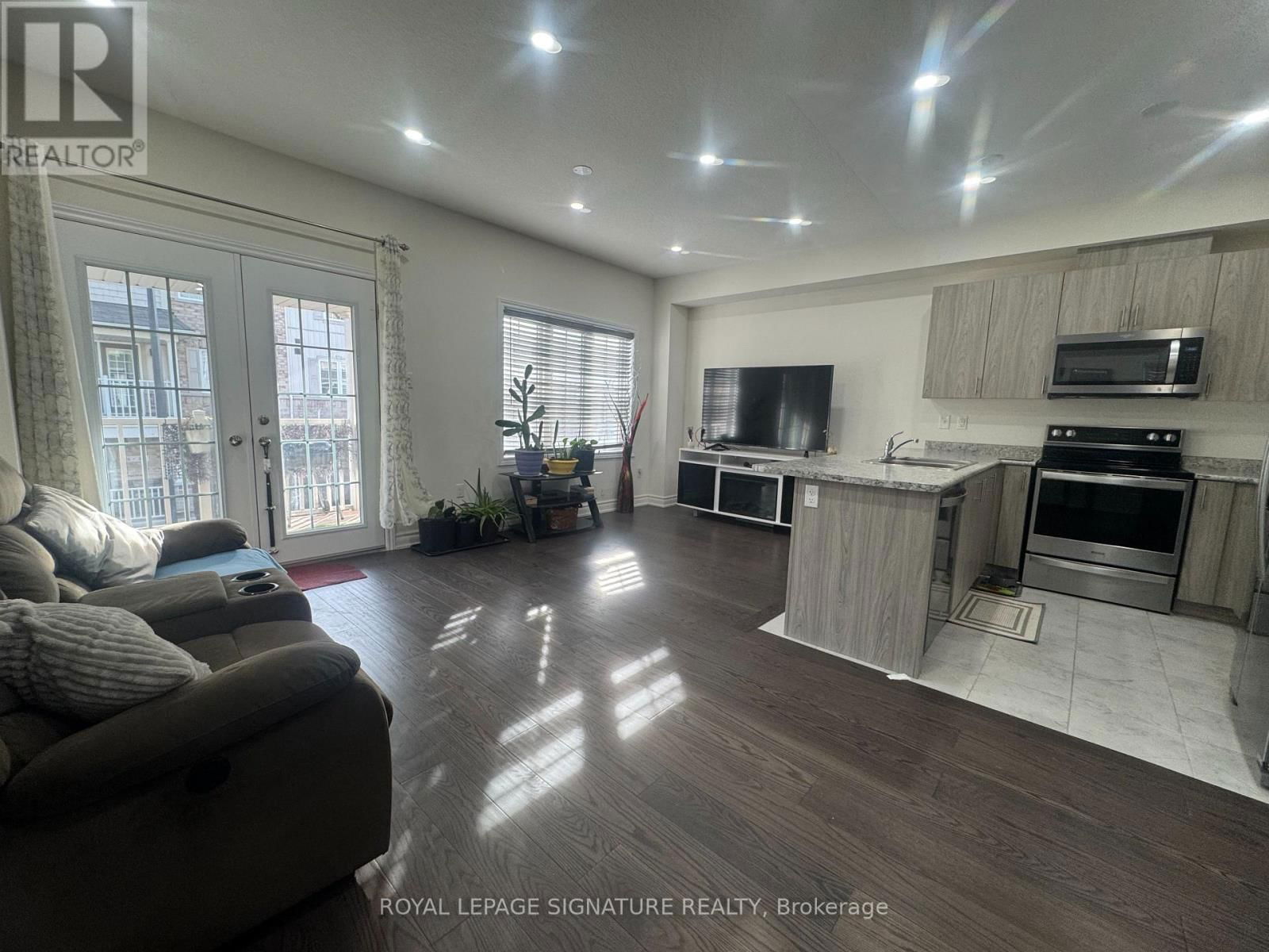 13 - 88 DECORSO DRIVE Image 9