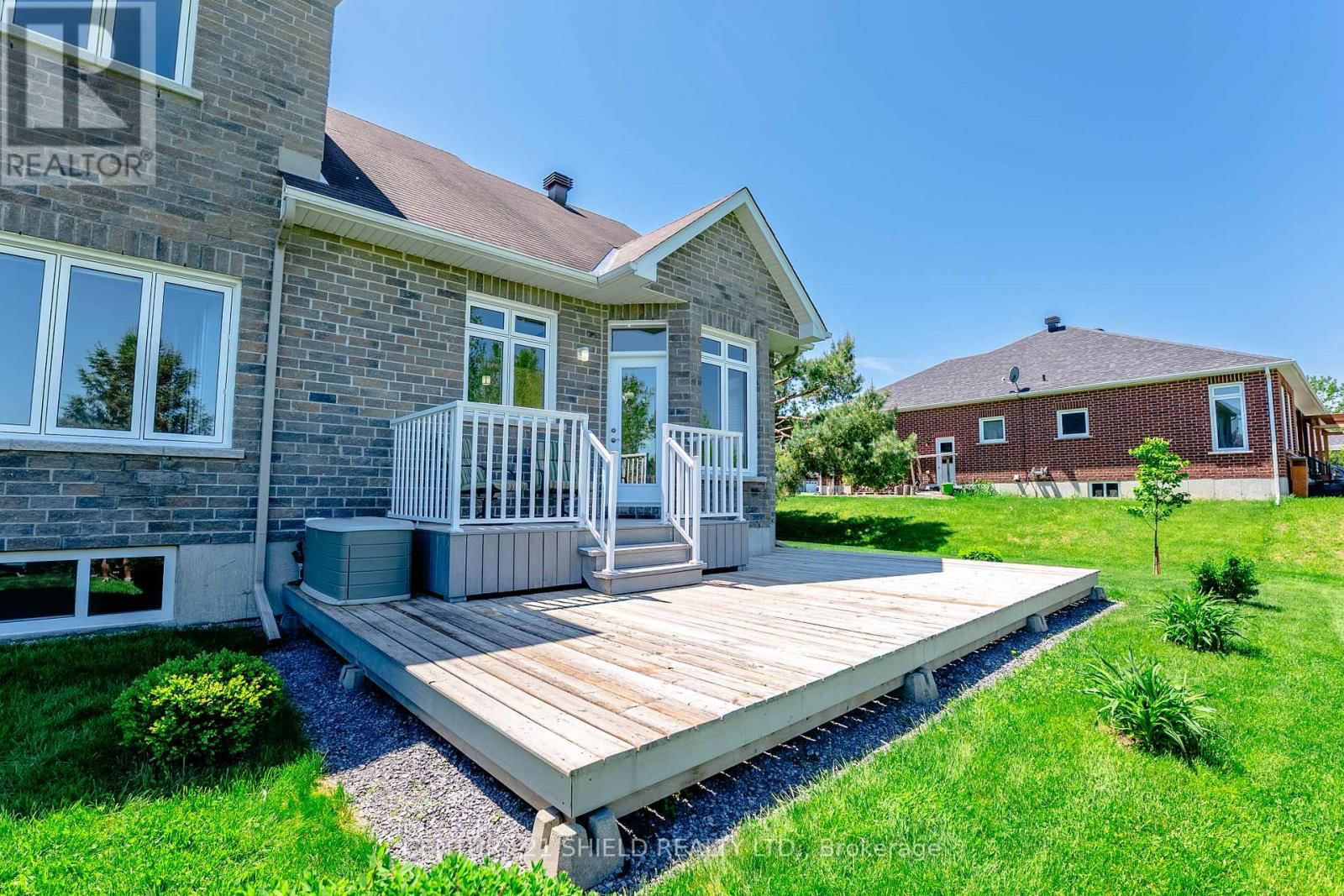 10 STRATFORD BOULEVARD Image 17