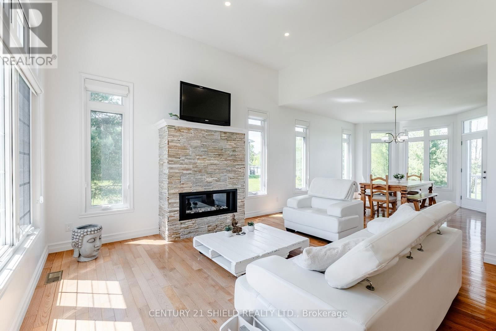 10 STRATFORD BOULEVARD Image 22