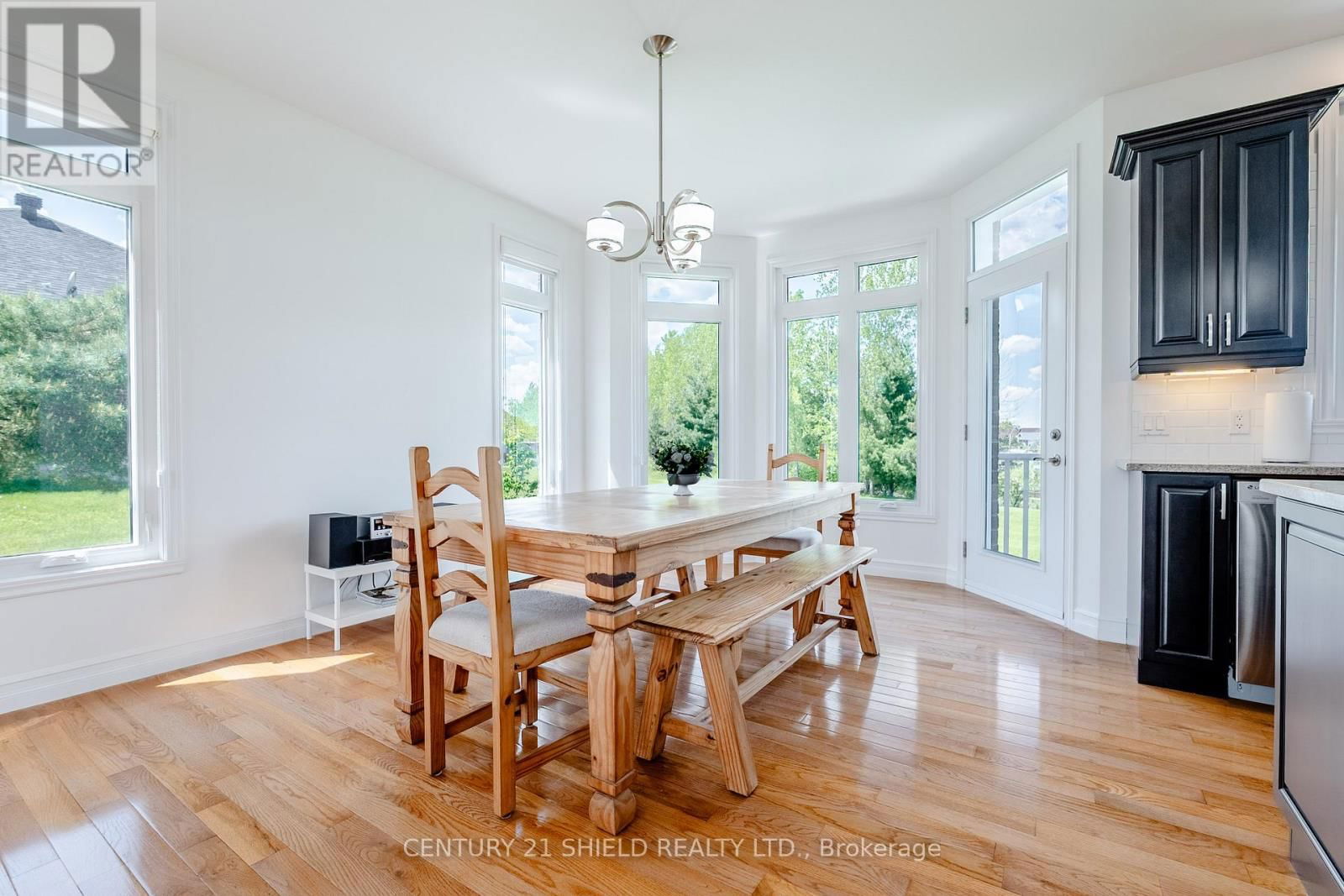 10 STRATFORD BOULEVARD Image 23